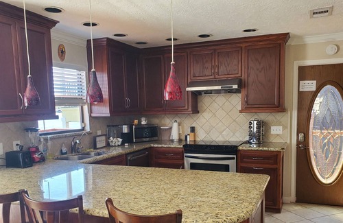 Clear Water Point Casa | House of the Sun is a luxurious setting for beautiful views of Lake Conroe.