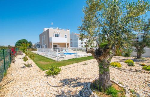 Cabanas Villa | House of Trees By ALGARTUR