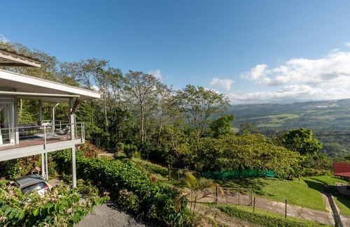 Santa Cruz de Turrialba Casa | House of Turri: Suite | Views | Terrace | Jacuzzi