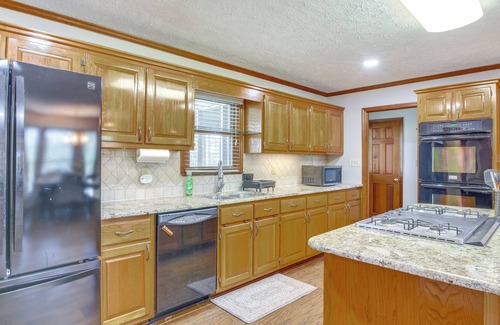 Spring Lake Casa | House on 20 Acres w/ On-Site Pond in Spring Lake!