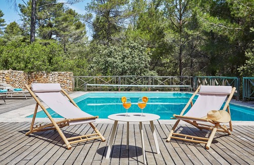 Saint-Marc-Jaumegarde Casa | House on property with swimming pool and tennis court near Aix-en-Provence