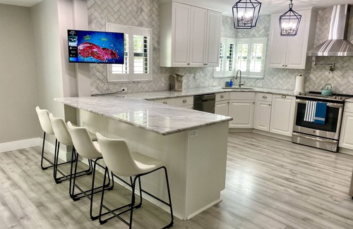 Arlington Park Casa | House on Hibiscus - New, Close to Beach and Everything Else. Pet Friendly!