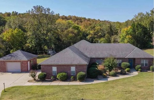 Greenbrier Casa | House on Large Property Near Dead Center of Total Solar Eclipse Pathway!!