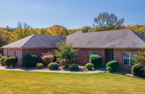 Greenbrier Casa | House on Large Property Near Dead Center of Total Solar Eclipse Pathway!!