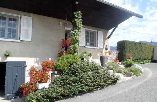 Brie-et-Angonnes Casa | House on property