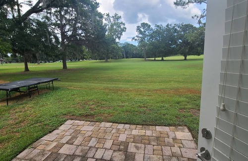 Alachua Casa | House on the 1st fairway. Close to FSU & Gainesville. Pet friendly.