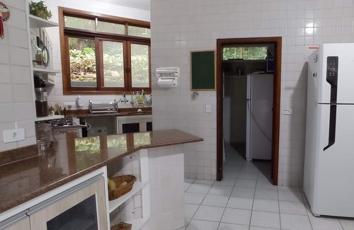 Pedra Verde Casa | Upscale house on the beach, pool and barbecue, one block from the sea.