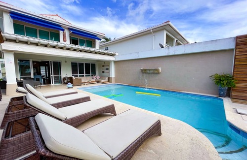 Arroyo de Piedra Villa | Encantadora Casa en la playa con piscina privada.