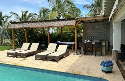 Arroyo de Piedra Villa | Encantadora Casa en la playa con piscina privada.