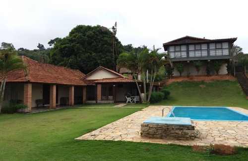 Atibaia Casa | Casa en la hacienda con y vista maravillosa para la Piedra Grande de Atibaia.