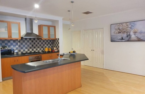 Hampton Park Casa | House on the Heights - 4 B/R House near Mornington Peninsula