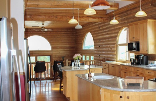 Kernville Casa | House on the Hill/ 5 bedrooms/ overlooks all of Kernville