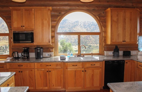 Kernville Casa | House on the Hill/ 5 bedrooms/ overlooks all of Kernville