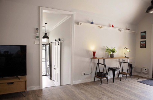 Creswick Casa | House on the Hill, Pet Friendly Cottage