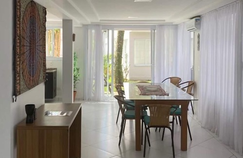 Lazaro Casa | Casa pé na areia Ubatuba a 30m da praia da Sununga e 100m da praia do Lázaro.
