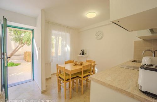 Pag Casa | House Plaza near beach