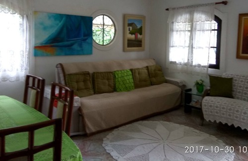 Palmeiras Casa | Casa / Piscina 2 Q +1 SUITE 600m² CENTRO MUY VERDE Y TRANQUILO