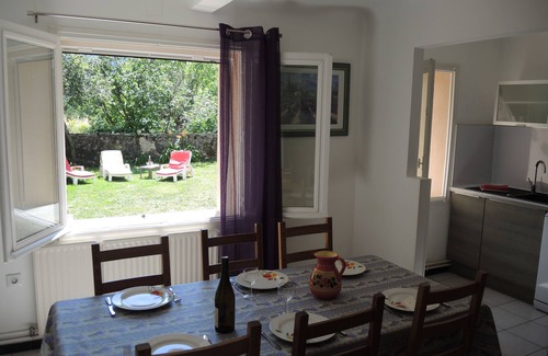 Monieux Casa | casa con piscina privada a los pies del Mont Ventoux y Sault.