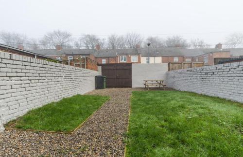 Ashington Casa | House - Sleeps 4 - Pet friendly - Parking - Garden