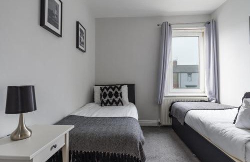 Ashington Casa | House - Sleeps 4 - Pet friendly - Parking - Garden