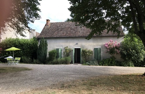 Saint-Aubin-de-Cadelech Cabaña | House sleeps 5 in a hamlet, near river, in Perigord