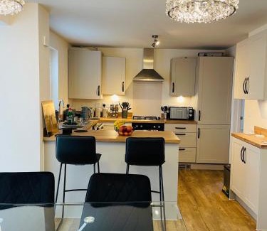 Burton Latimer Casa | House-Sleeps 8-Parking-Garden-Country Surroundings