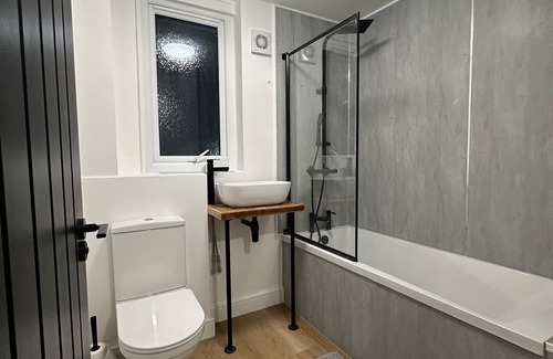 Chapeltown Casa | House-Sleeps8-Parking-Garden