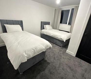 Chapeltown Casa | House-Sleeps8-Parking-Garden