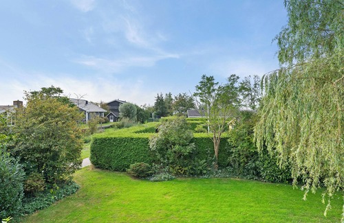 Grou Casa | House Specht, large garden facing south and quietly situated. Close to the lake.