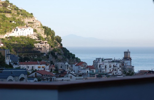 Minori Casa | ¡Casa rodeada de un jardín de limones con vistas al mar en la costa de Amalfi!