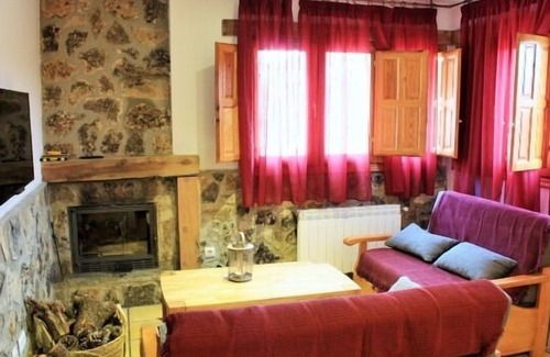 Una Cabaña | Casa el Escalerón 2 | Patio con vistas, chimenea y barbacoa