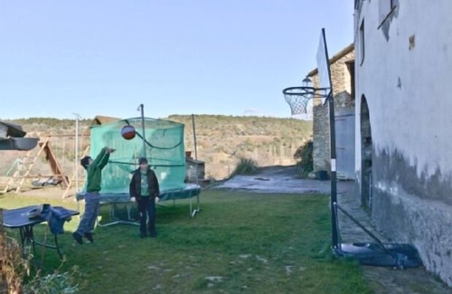 Bellestar Cabaña | Casa rural muy acogedora con piscina climatizada para 4 personas en Graus
