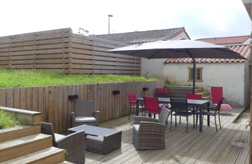 Talmont-Saint-Hilaire Casa | House Townhouse with terrace and enclosed garden near town center
