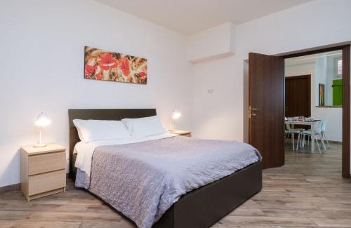 L'antico Ghetto Ebraico Apartamento | House Under the Tower by Studio Vita