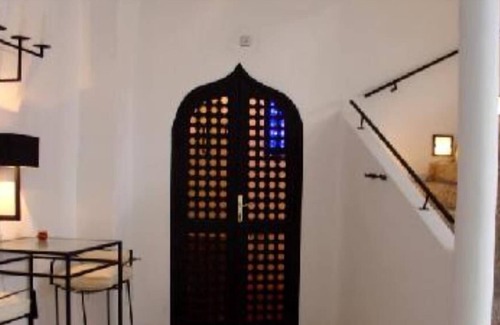 Medina Casa | Inmueble de categoría con la mejor terraza solarium y cocinera incluida