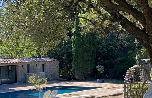 La Cadiere-d'Azur Casa | Dúplex provenzal amueblado con aire acondicionado.