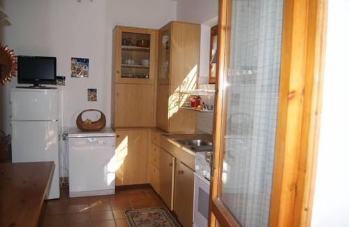 Procchio Casa | Parte de una casa unifamiliar con jardín