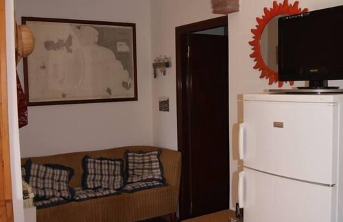 Procchio Casa | Parte de una casa unifamiliar con jardín