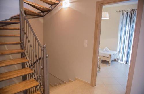 Loutsa Apartamento | House Vraсhos-Loutsa