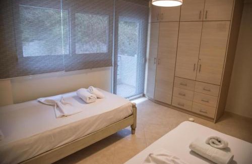 Loutsa Apartamento | House Vraсhos-Loutsa