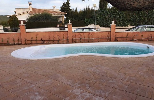 Sant Quinti de Mediona Chalet De Esquí | CASA CON PISCINA, BARBACOA Y JARDIN, TODO DE USO EXCLUSIVO.