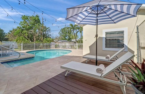 Central Naples Casa | House w/heated pool in Naples 5 min to beach