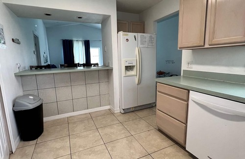 Lindfields Casa | House w/ pool. 5 min H2O water park. 8 min Disney World 30 min universal Studios