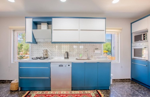 Kas Villa | House w Private Pool and Jacuzzi in Kas