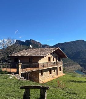 Naves Apartamento | House with pool and panoràmic views to LLosa del Cavall