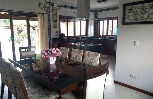 Portal das Artes Casa | Casa con 3 suites, piscina en un barrio residencial, hasta 7 personas.