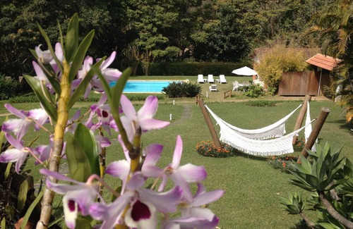 Araras Cabaña | Casa con 5 suites, piscina y barbacoa, a 250 metros del centro de Vale das Videiras