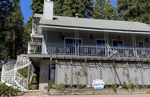 Peninsula Village Casa | House with 6 rooms each with private bath across street from lake!