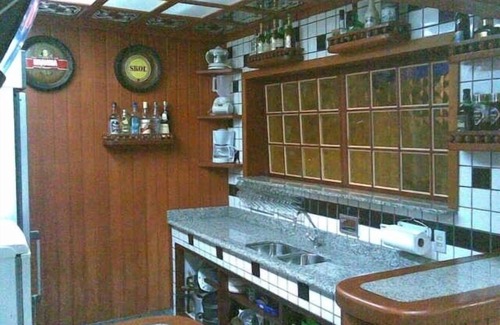 Taio Casa | HOUSE WITH 7 SUITES FOR UP TO 20 PEOPLE, POOL 2 BLOCKS FROM PRAIA DOS ANJOS