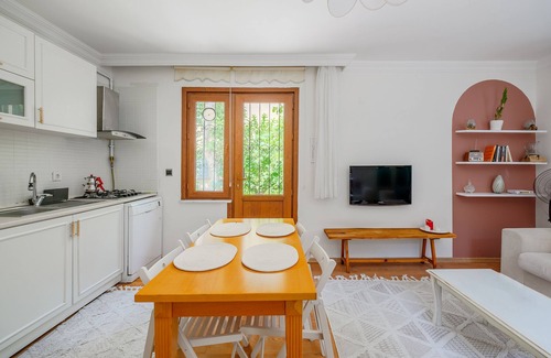 Rumeli Hisari Villa | House with Backyard 8 min to Rumeli Fortress